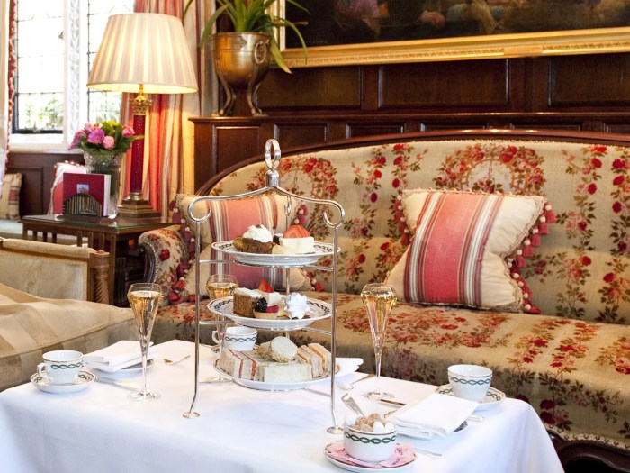 How to decorate like tea room bedroom