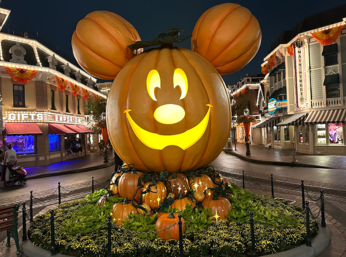 When does disneyland start decorating for halloween 2017